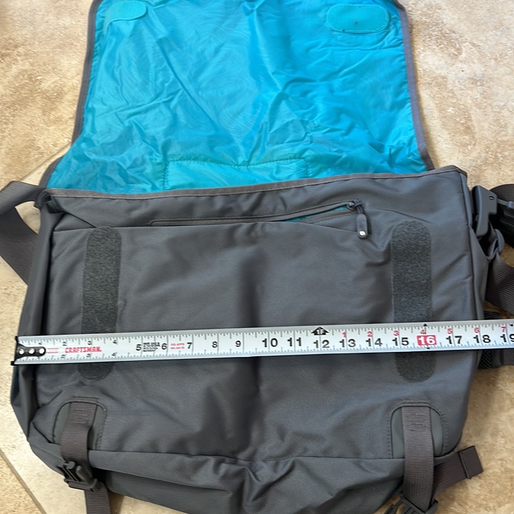 Incase large crossbody - Picture 6 of 8
